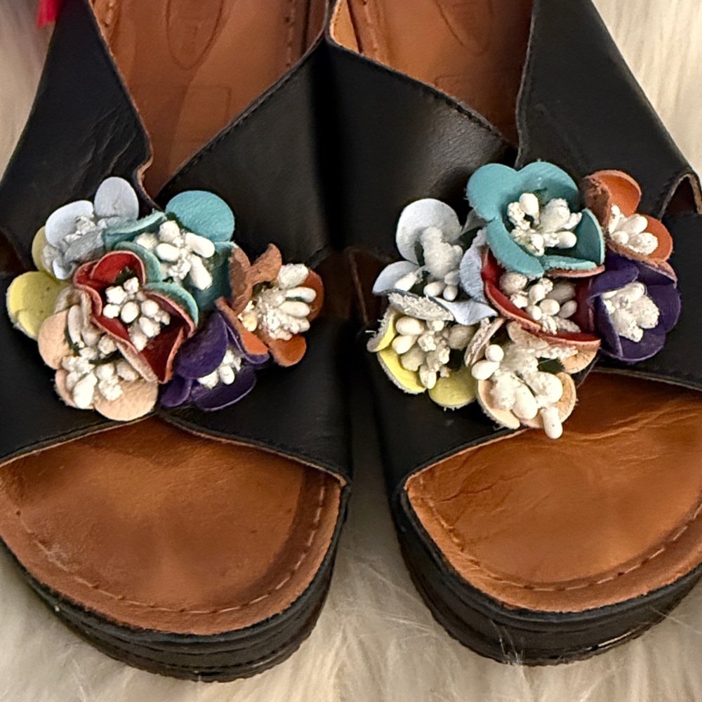 Sheridan Mia Black Leather Sandals with Colorful Floral Design🔥 - Picture 10 of 10
